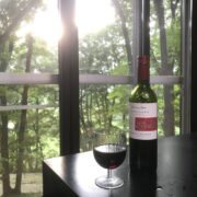内窓リフォーム終わって赤ワイン